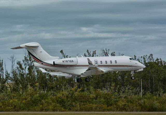 Canadair Challenger 350 (N767QS)