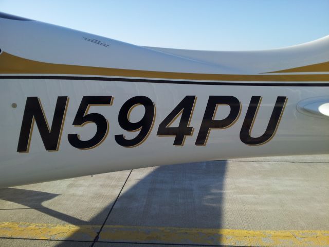 Cirrus SR-20 (N594PU)