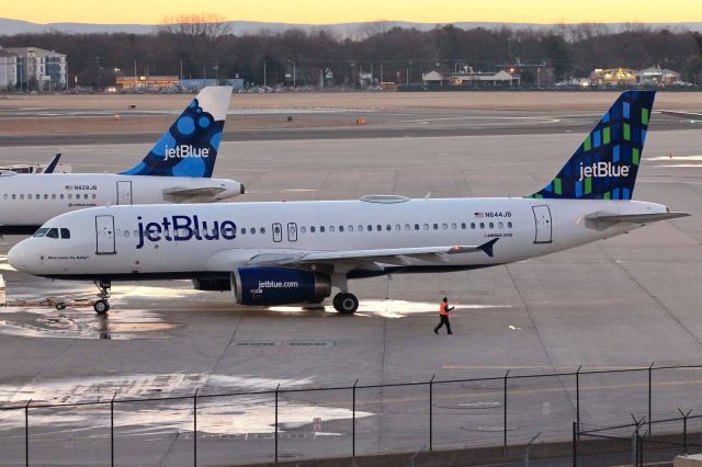 Airbus A320 (N644JB) - JBU737 pushes from gate A3 for Orlando.