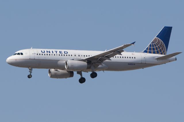 Airbus A320 (N485UA)