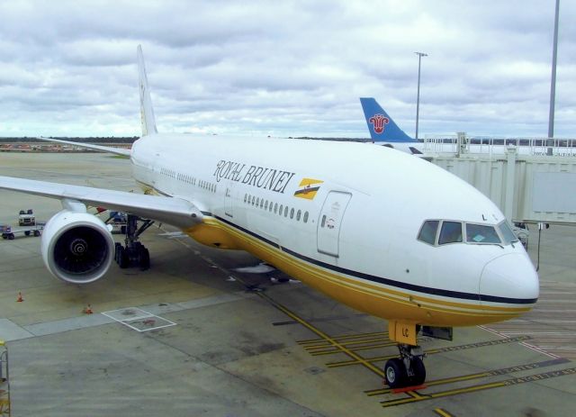 Boeing 777-200 (V8-BLC) - On lease to Royal Brunei Airlines. Soon to be returned to Singapore Airlines as 9V-SVA. 777-212ER with the very distinct Rolls Royce Engines.