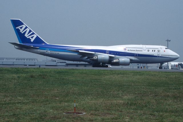 Boeing 747-400 (domestic, no winglets) (JA8963) - Taxing at Tokyo-Haneda Intl Airport on 2000/06/15