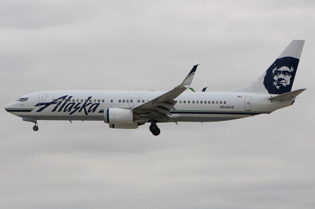 Boeing 737-800 (N549AS)