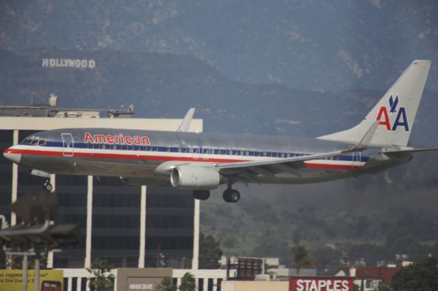 Boeing 737-800 (N942AN)