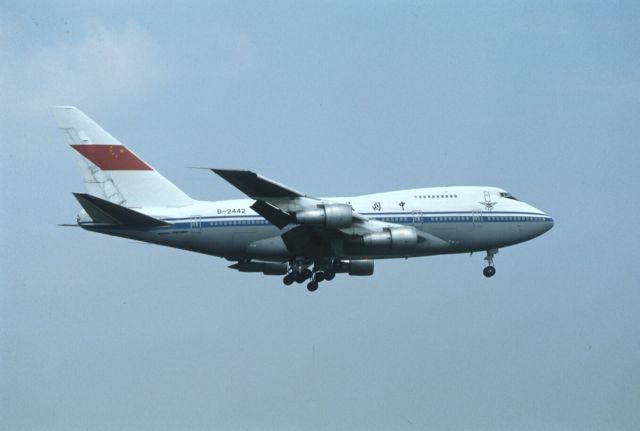 BOEING 747SP (B-2442) - Final Approach to Narita Intl Airport Rwy16 on 1986/08/13