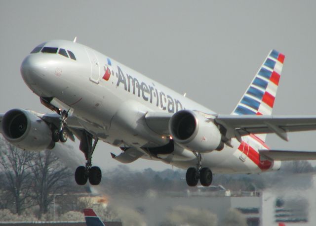 Airbus A319 (N701UW) - Love the paint job!