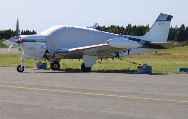 Beechcraft Bonanza (36) Turbo (C-GAPY) - Stationner à CYGR