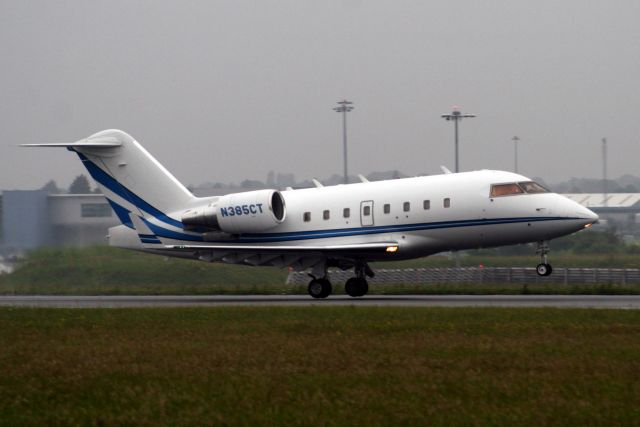 Canadair Challenger (N385CT) - Airborne off R08 on 28-Jun-11.