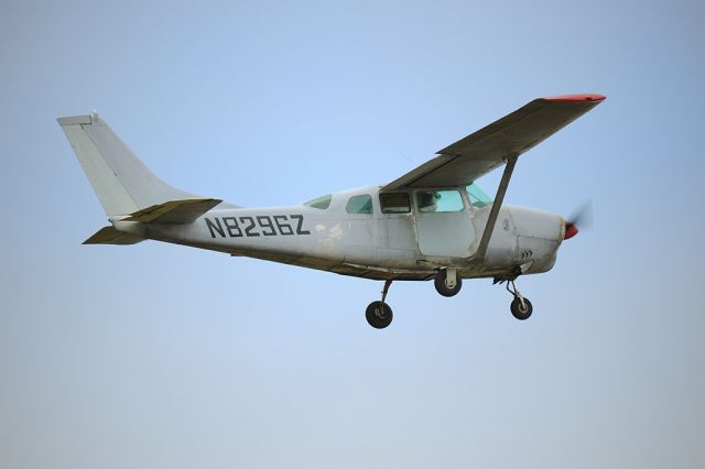 Cessna 205 (N8296Z)