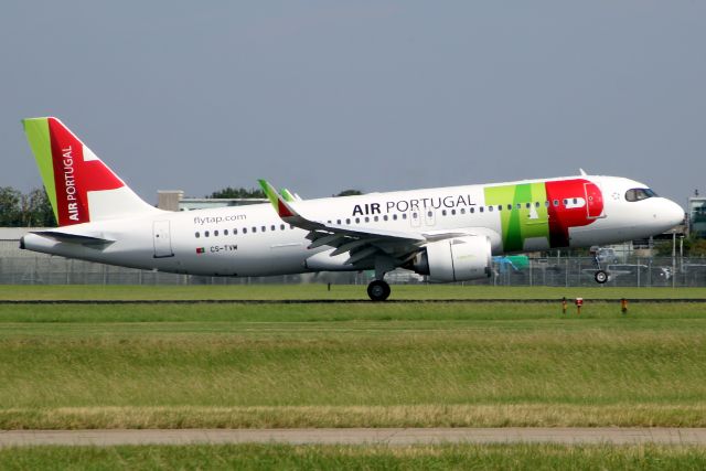 Airbus A320neo (CS-TVM) - Touching down on rwy 09L on 31-Jul-24 operating flight TAP1356 from LPPT.