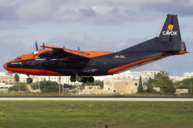 Antonov An-12 (UR-CKL)