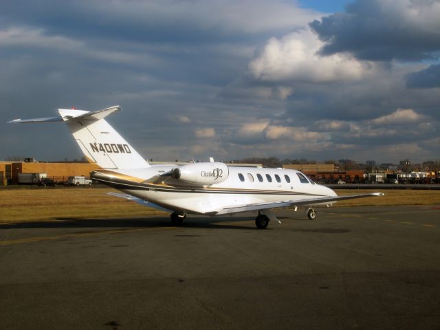 Cessna Citation CJ1 (N400WD) - Holding short of RW24.