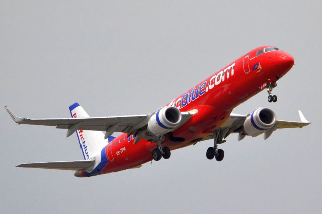 Embraer ERJ-190 (VH-ZPM) - Getting airborne off runway 23. Friday 5th October 2012.