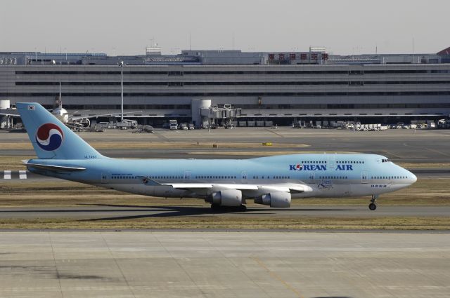 Boeing 747-400 (HL7498) - Taxing at Haneda Intl Airport on 2012/12/12