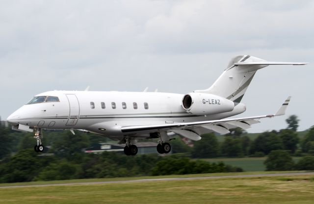 Bombardier Challenger 300 (G-LEAZ)