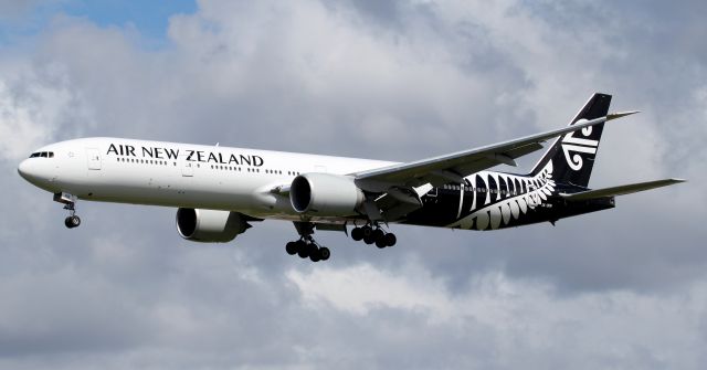 BOEING 777-300ER (ZK-OKN) - Short Final To Rwy 16R