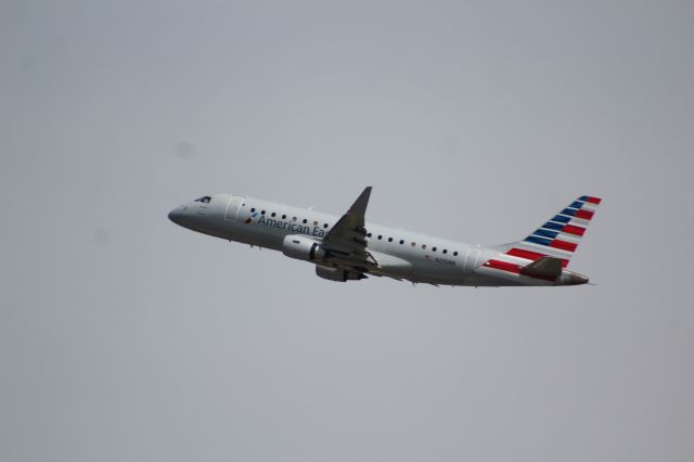Embraer 175 (N293NN)