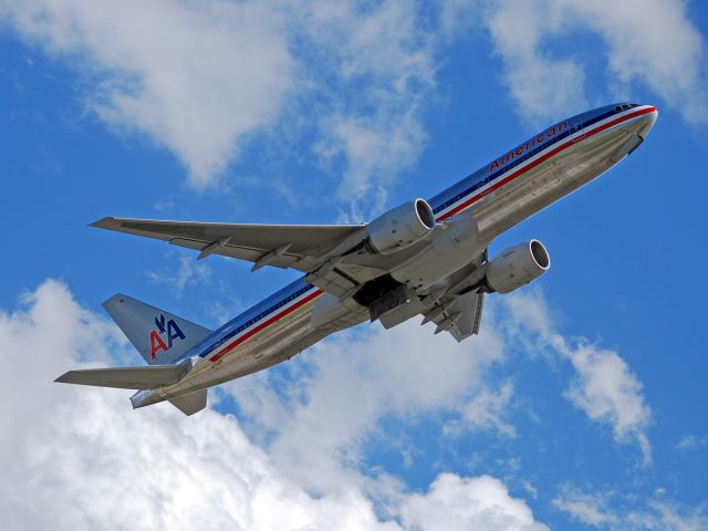 Boeing 777-200 (N774AN) - Boeing 777-223ER (c/n 29581). June 18, 2010.