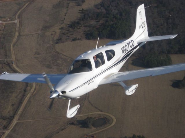 Cirrus SR-22 (N927CD) - Got lucky and caught this great shot in flight.