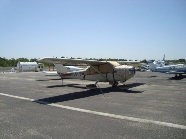 Cessna Skylane (N14YY) - KCXO ramp