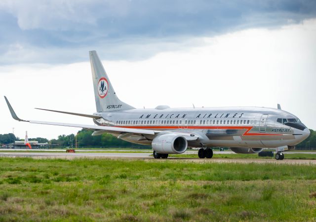 Boeing 737-800 (N905NN)