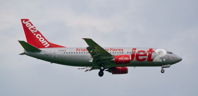 Boeing 737-700 (G-CELG)