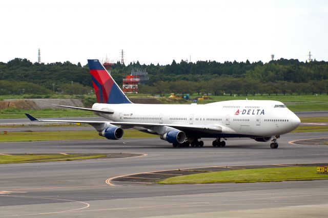 Boeing 747-400 (N666US)