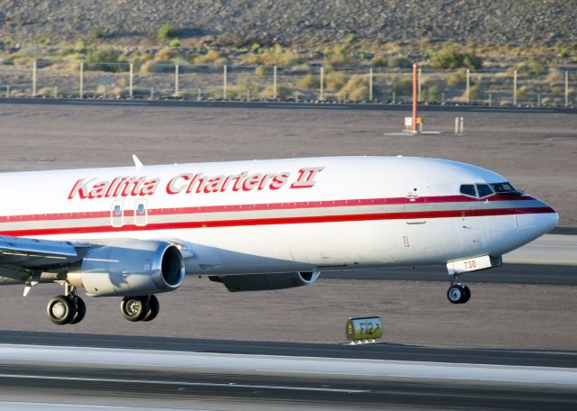 BOEING 737-400 (N730CK)