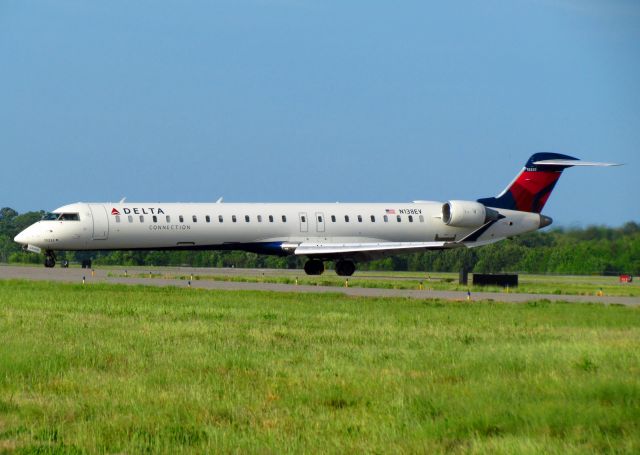 Canadair Regional Jet CRJ-900 (N138EV)