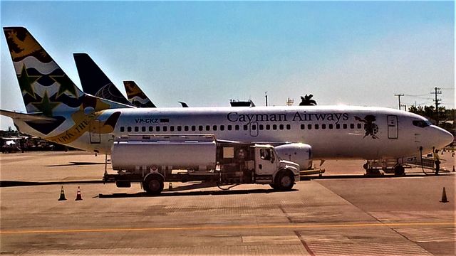 Boeing 737-700 (VP-CKZ) - At Grand Cayman Airport