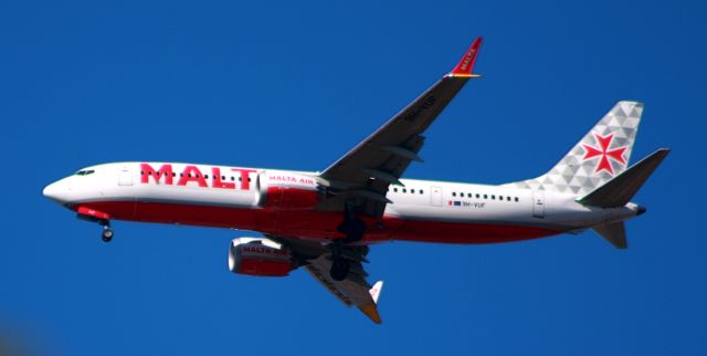 Boeing 737 MAX 8 (9H-VUF) - Photo of the 9H-VUF aircraft during a landing at Rome Ciampino