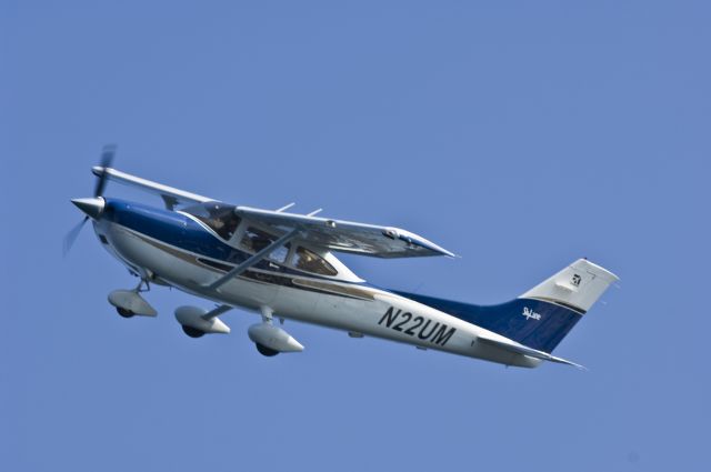 Cessna Skylane (N22UM)