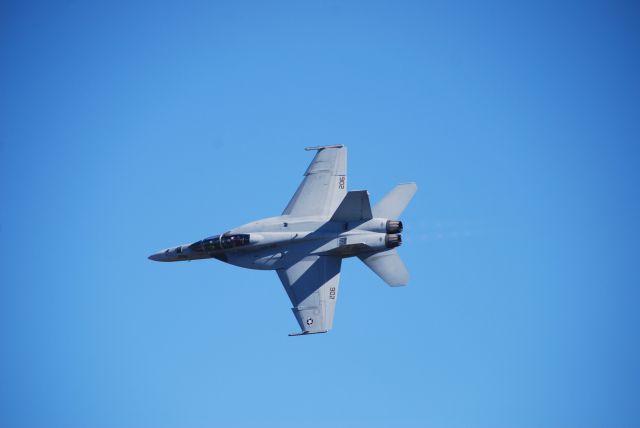 McDonnell Douglas FA-18 Hornet (16-6467) - Hard bank.