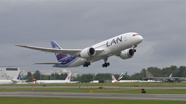 Boeing 787-8 (CC-BBD) - BOE540 climbs from Rwy 16R for a flight test on 9.17.13. (LN:118 cn 38484).