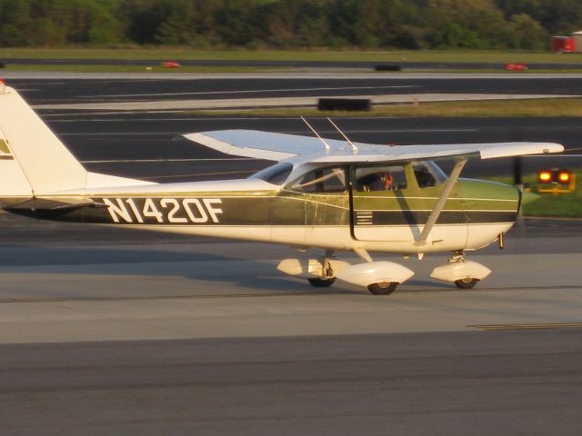 Cessna Skyhawk (N1420F)