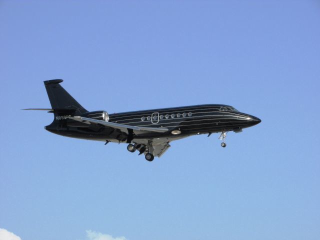 Dassault Falcon 2000 (N899BC) - Landing RWY 20R