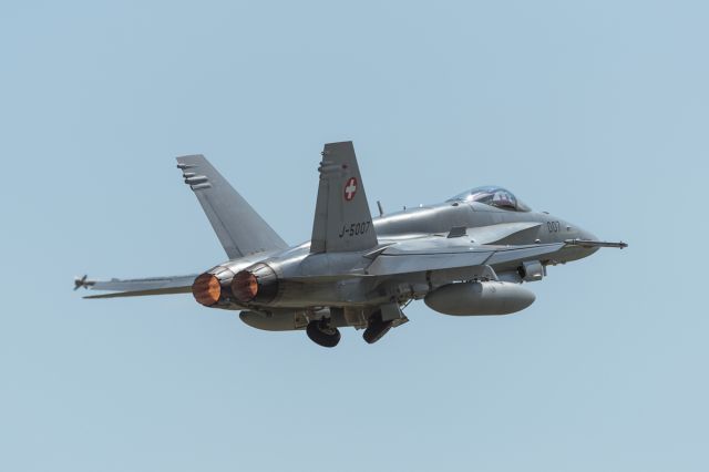 McDonnell Douglas FA-18 Hornet (J5007)