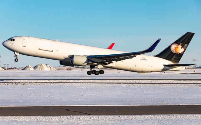 BOEING 767-300 (C-GOCJ)