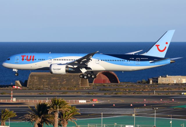 Boeing 787-9 Dreamliner (G-TUIN)