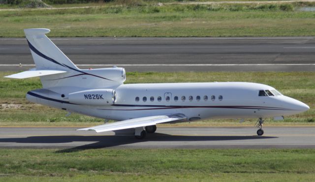 Dassault Falcon 900 (N826K)