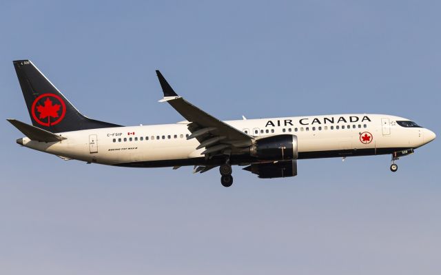 Boeing 737 MAX 8 (C-FSIP)