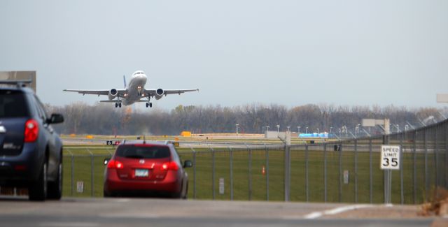 Airbus A319 (N850UA)