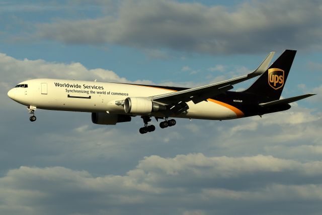 BOEING 767-300 (N349UP) - 'UPS 2054' arriving from the UPS Worldport at Louisville Muhammad Ali International Airport   6/24/20