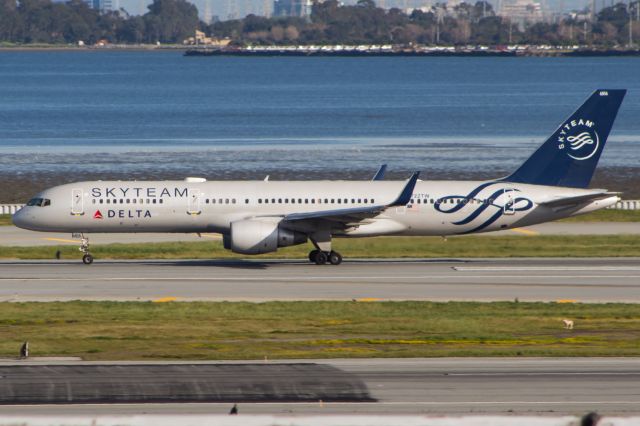 Boeing 757-200 (N722TW)