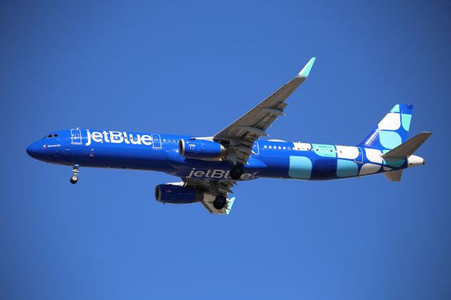Airbus A321 (N985JT)