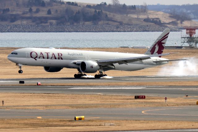BOEING 777-300 (A7-BEJ) - 'Qatari 743' from Doha touching down on 4R