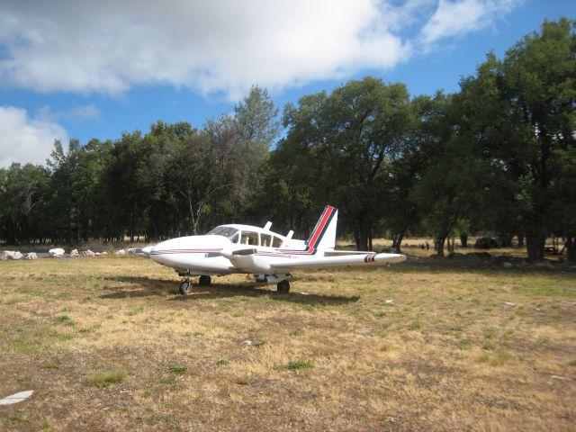 Piper Aztec (N7HW)