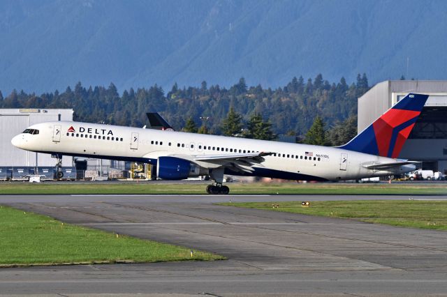 Boeing 757-200 (N651DL)