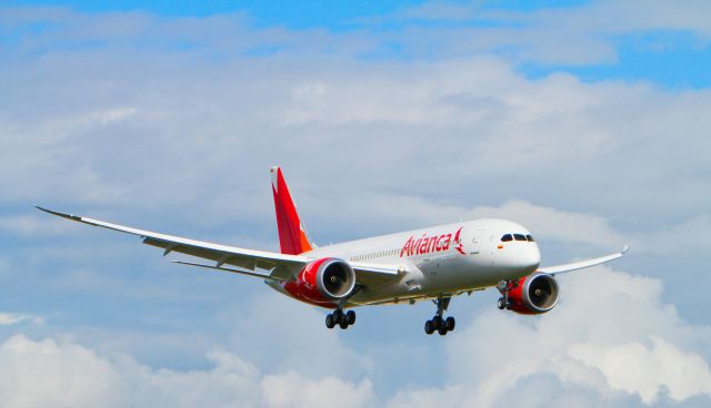 Boeing 787-8 (N780AV) - Approching RWY 16R on a test flight