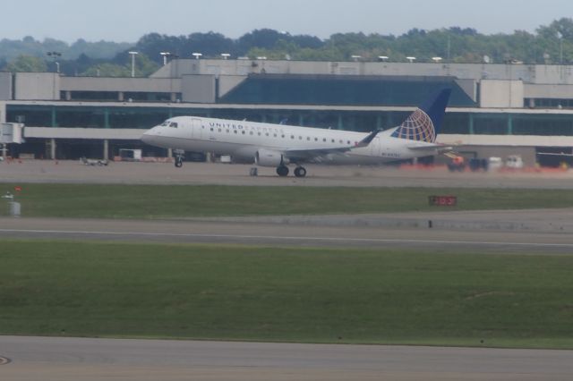 Embraer 170/175 (N157SY)